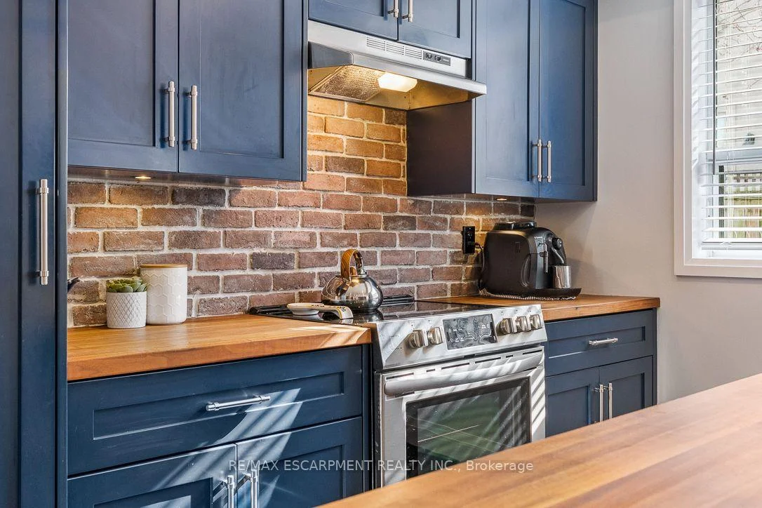 Photo 18 of Unit 5, 469 Claridge Road, Burlington, Roseland — HOMEH