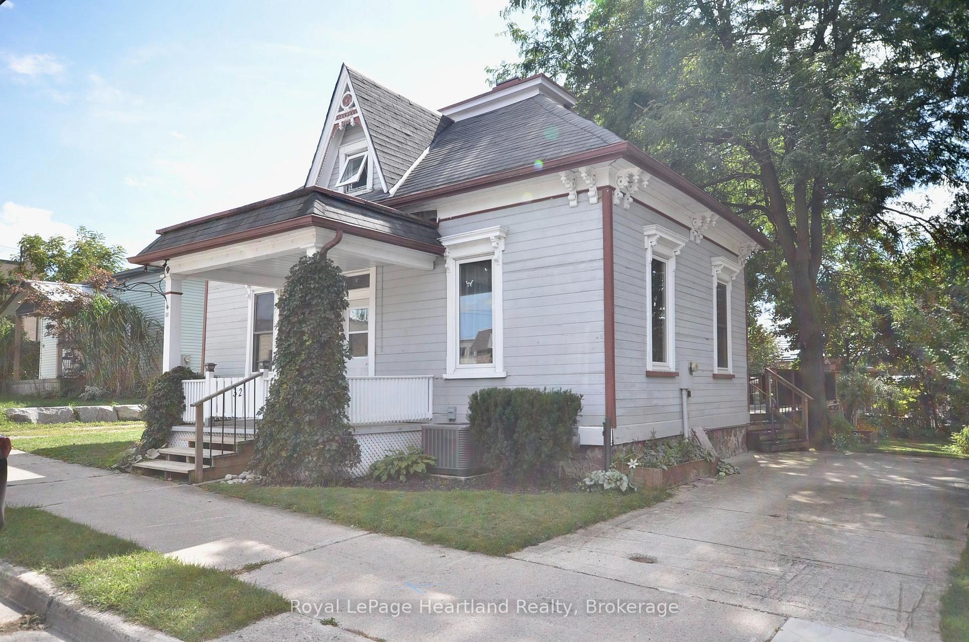 Photo 2 of 32 Rattenbury Street W, Central Huron, Clinton — HOMEH