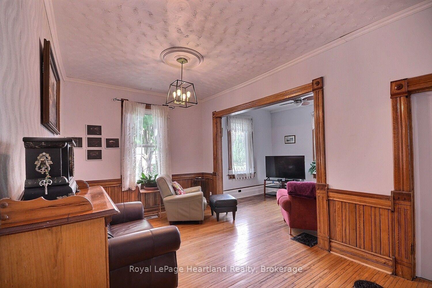 Photo 10 of 32 Rattenbury Street W, Central Huron, Clinton — HOMEH