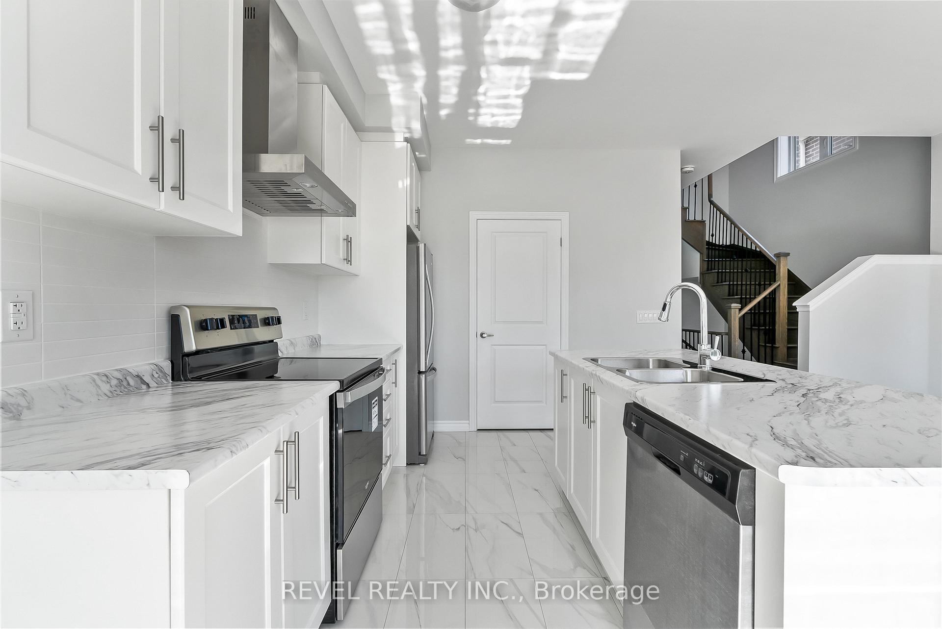 Photo 15 of 14 Paradise Way, Whitby, Rolling Acres — HOMEH