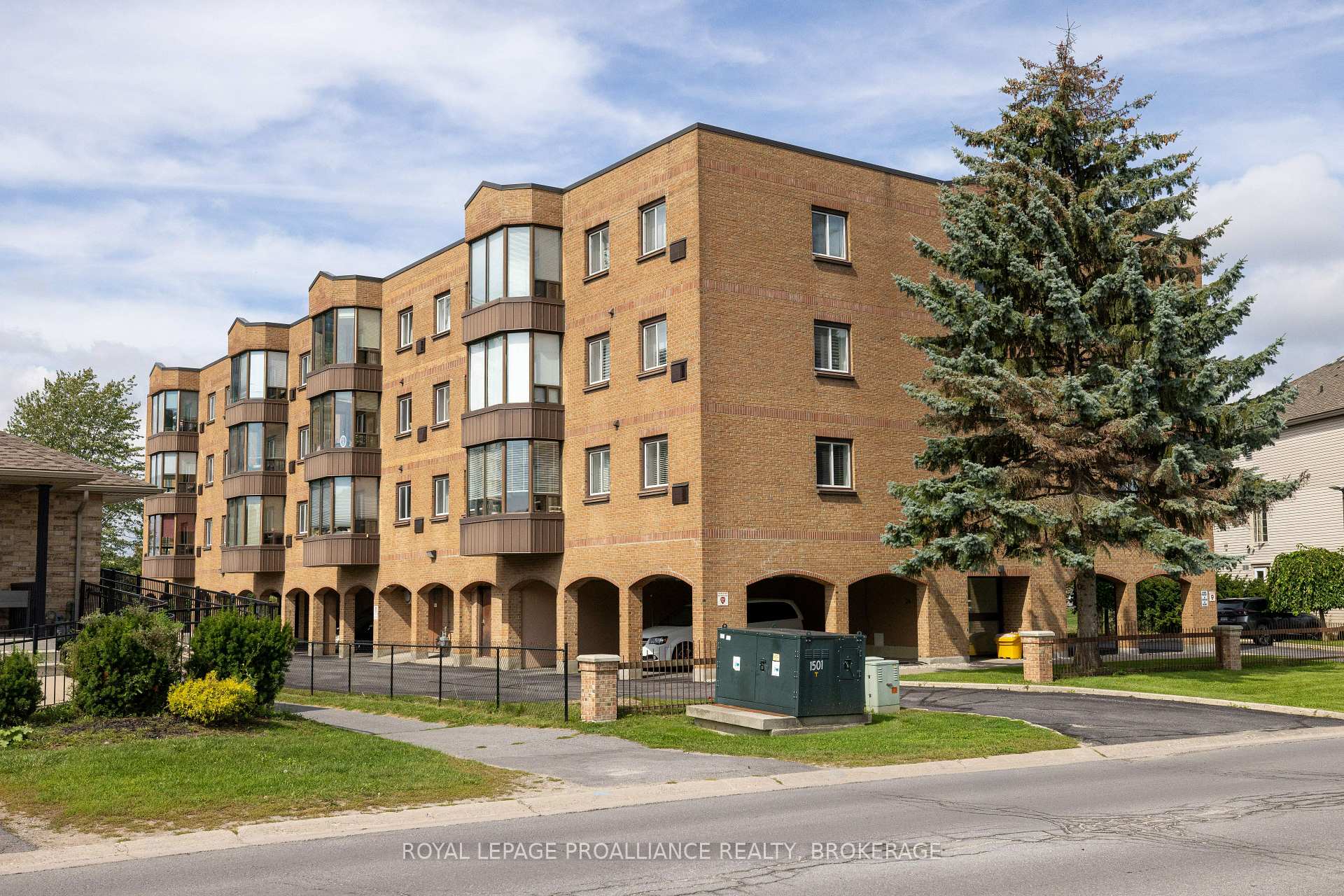 Photo 3 of Unit 405, 649 Davis Drive, Kingston, East Gardiners Rd — HOMEH