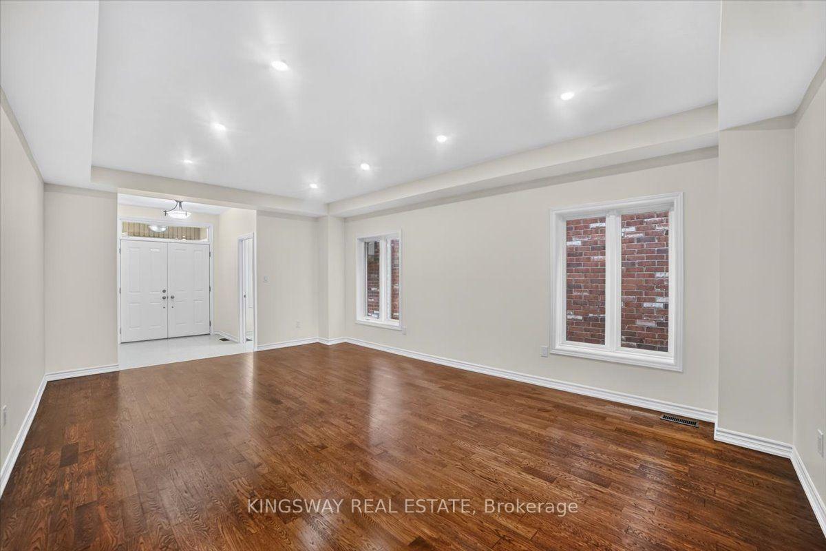 Photo 6 of 8 Monkton Circle, Brampton, Credit Valley — HOMEH
