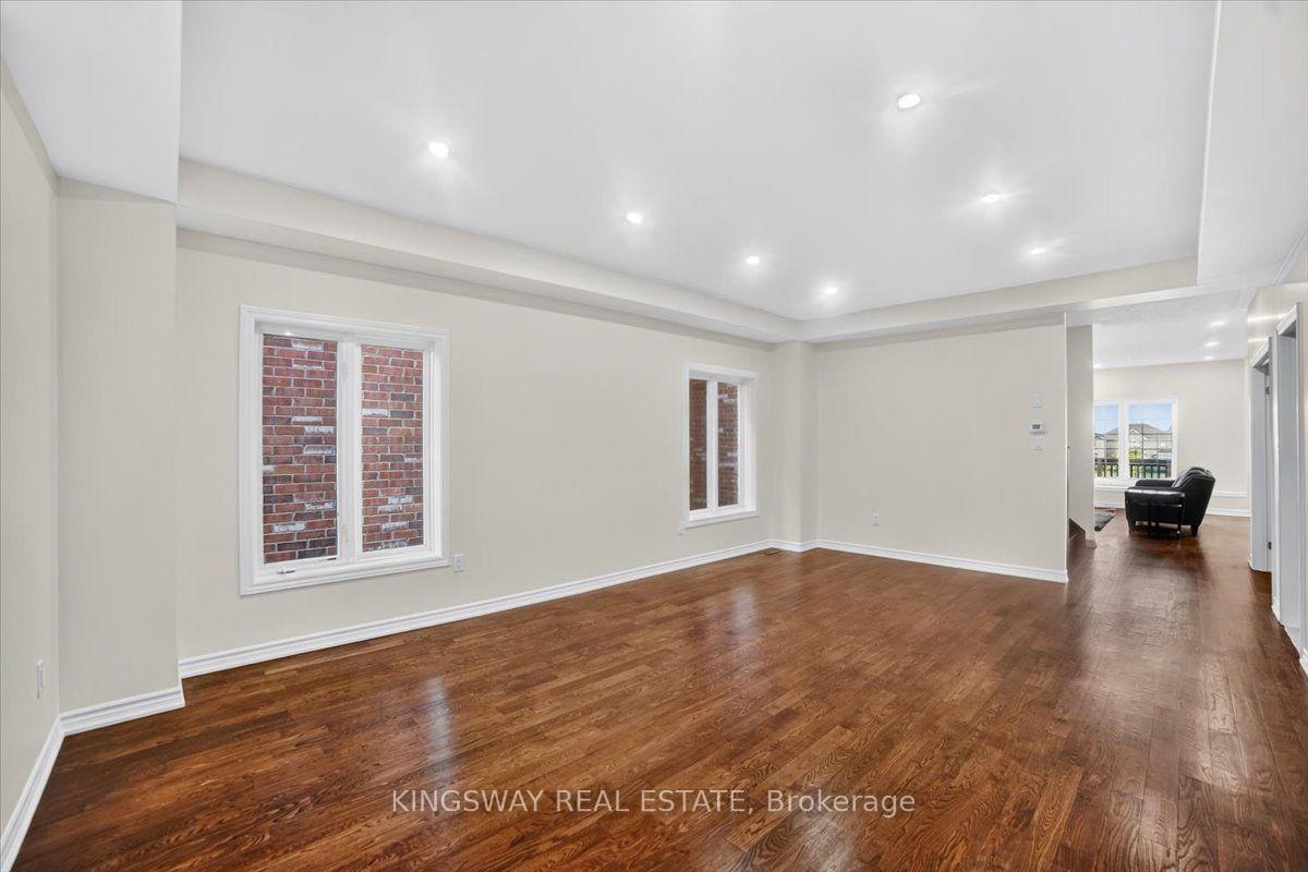 Photo 7 of 8 Monkton Circle, Brampton, Credit Valley — HOMEH
