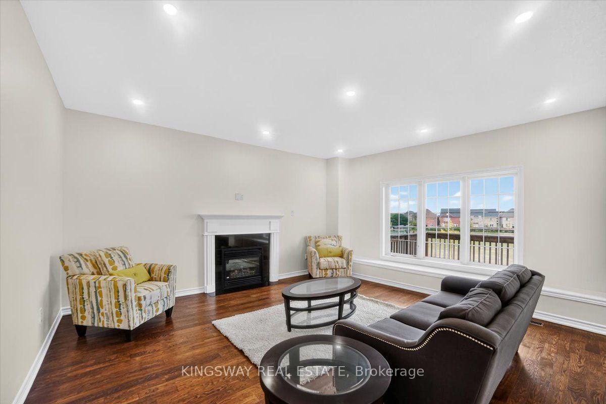 Photo 10 of 8 Monkton Circle, Brampton, Credit Valley — HOMEH