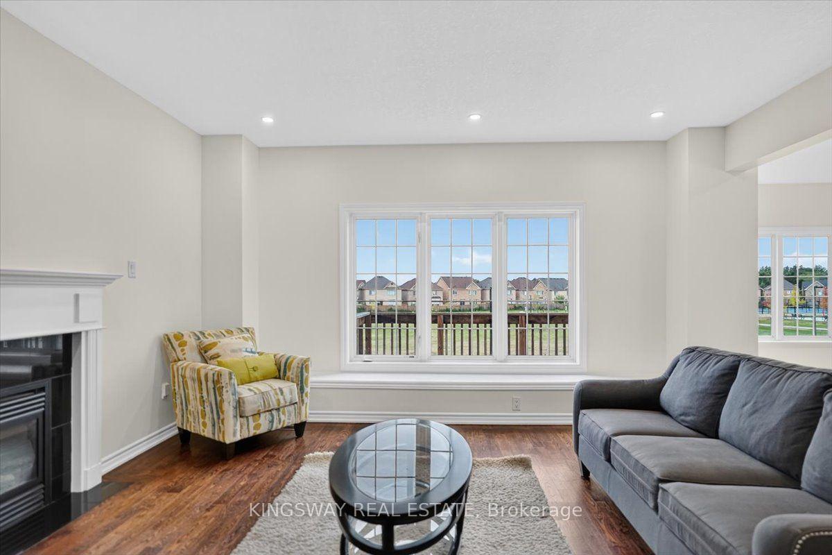 Photo 11 of 8 Monkton Circle, Brampton, Credit Valley — HOMEH