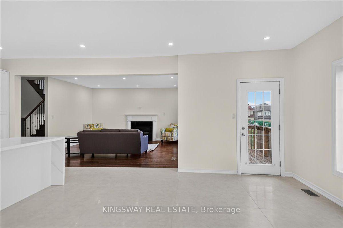 Photo 12 of 8 Monkton Circle, Brampton, Credit Valley — HOMEH