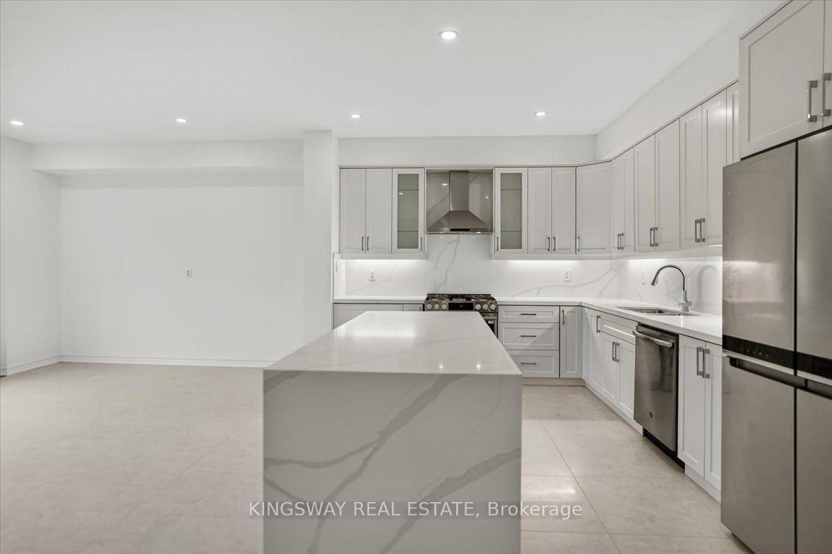 Photo 13 of 8 Monkton Circle, Brampton, Credit Valley — HOMEH
