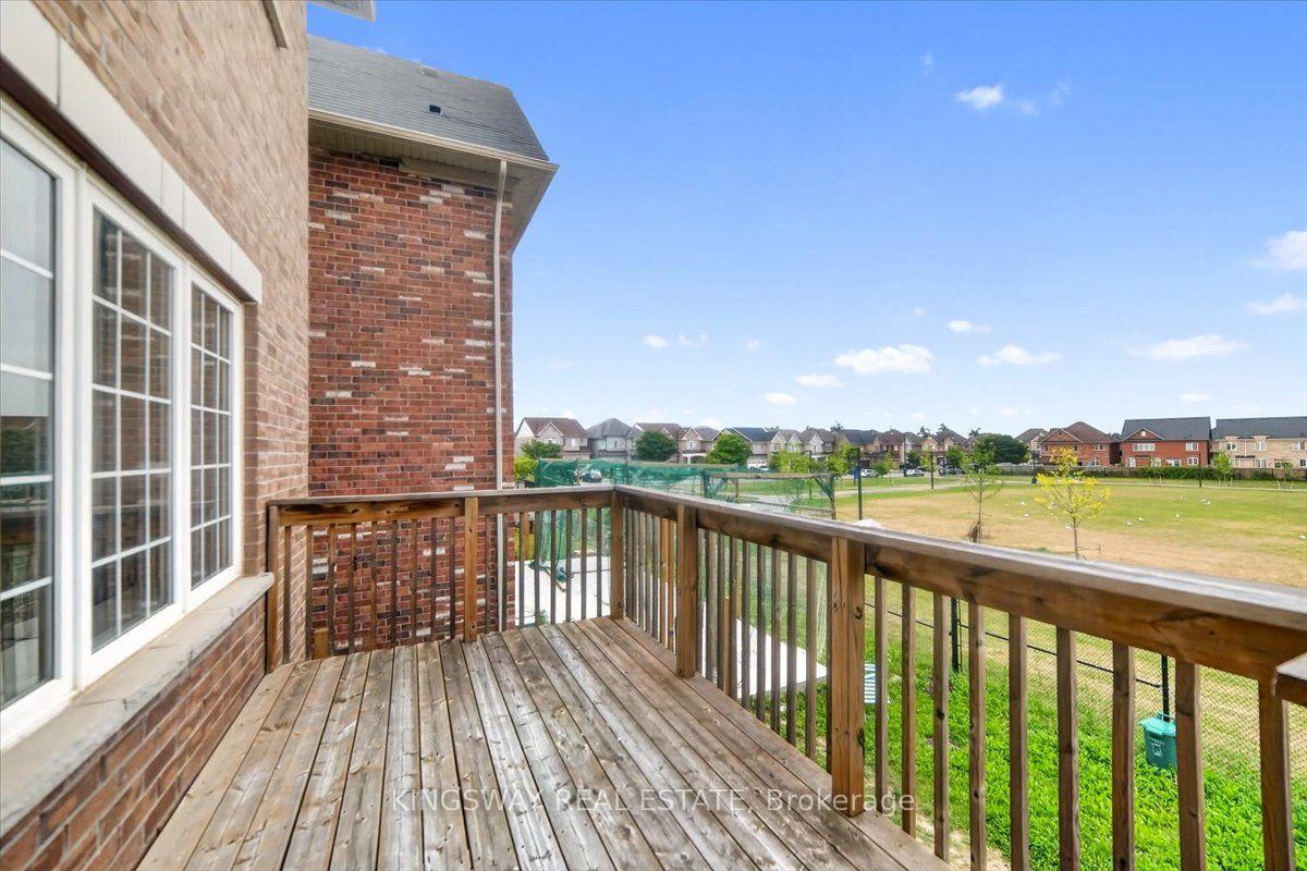 Photo 18 of 8 Monkton Circle, Brampton, Credit Valley — HOMEH