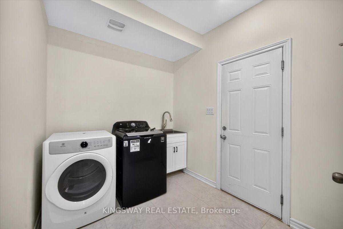 Photo 23 of 8 Monkton Circle, Brampton, Credit Valley — HOMEH