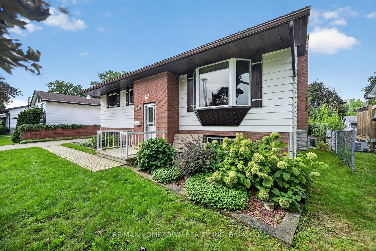 Photo 2 of 1362 Windsor Drive, Brockville, Brockville — HOMEH