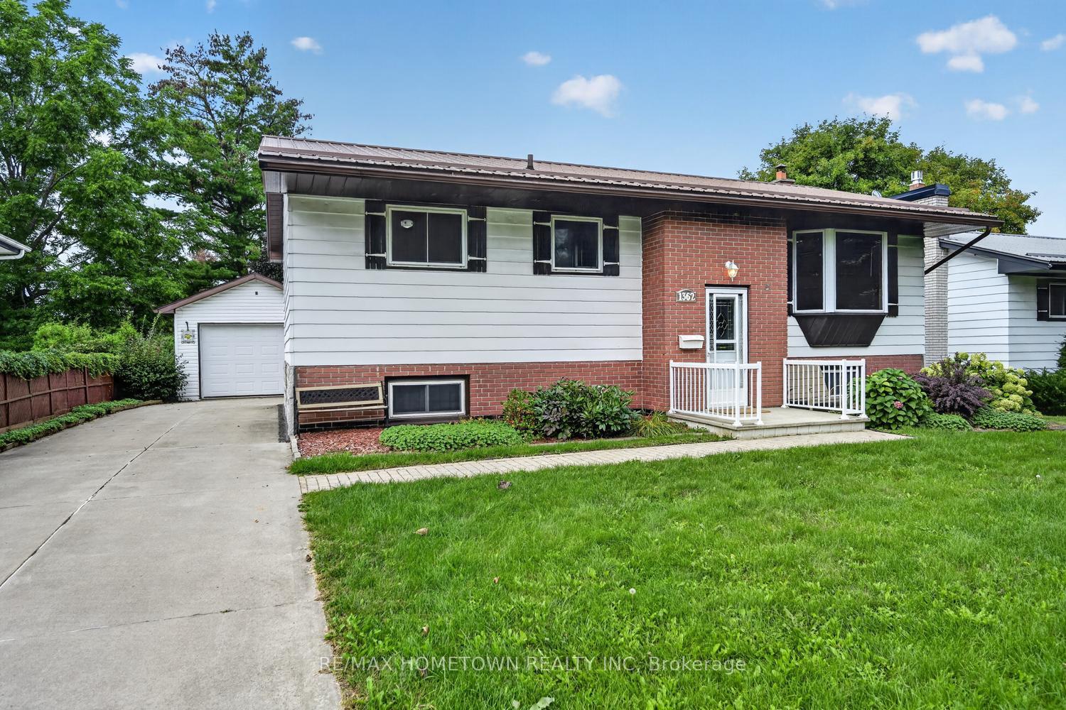 Photo 3 of 1362 Windsor Drive, Brockville, Brockville — HOMEH