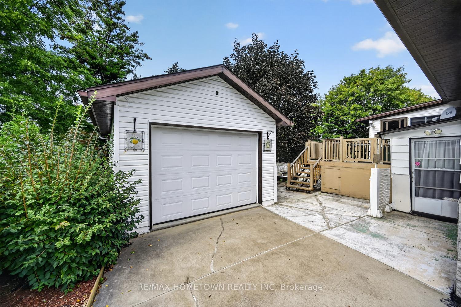 Photo 5 of 1362 Windsor Drive, Brockville, Brockville — HOMEH