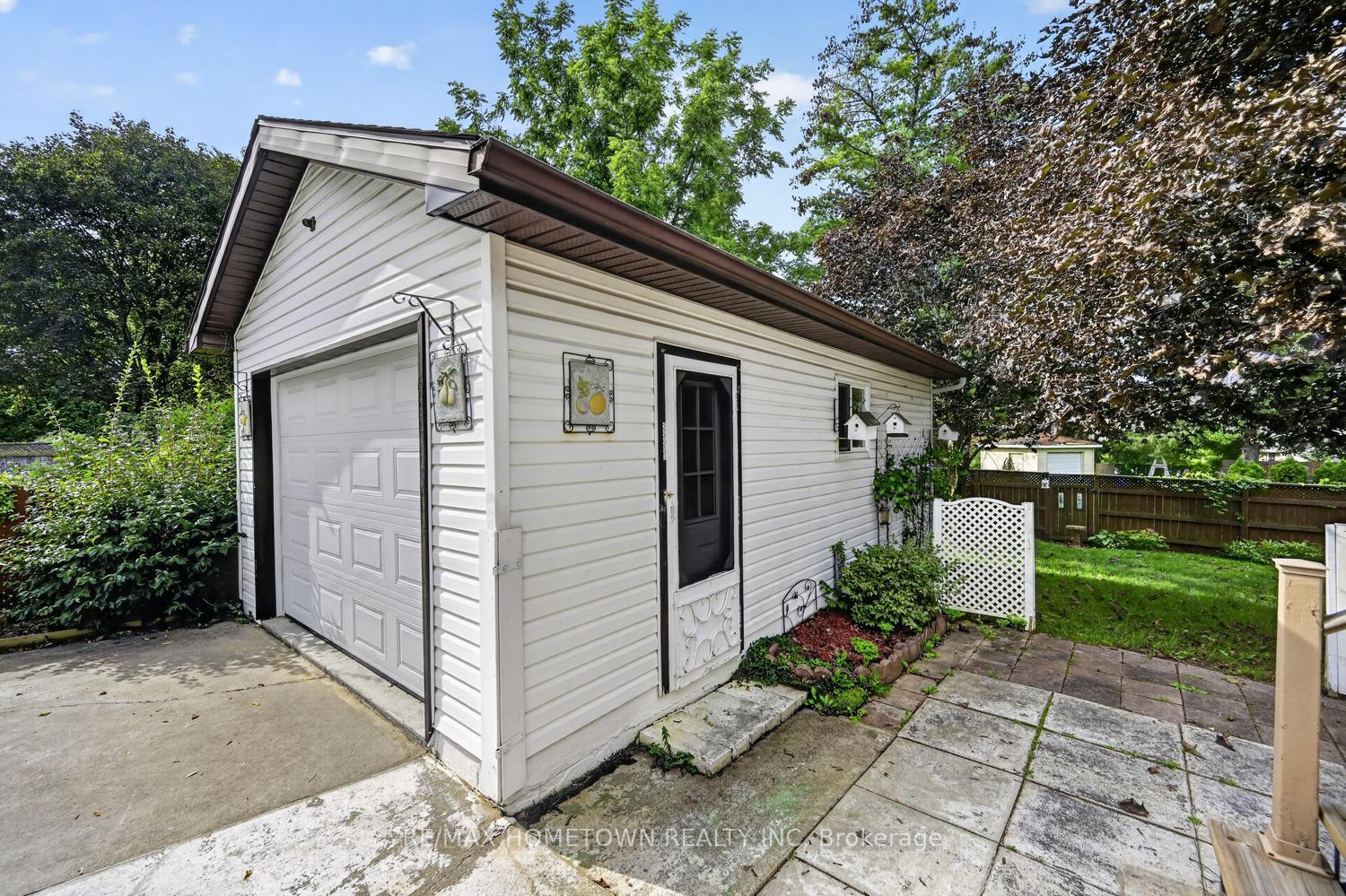 Photo 6 of 1362 Windsor Drive, Brockville, Brockville — HOMEH