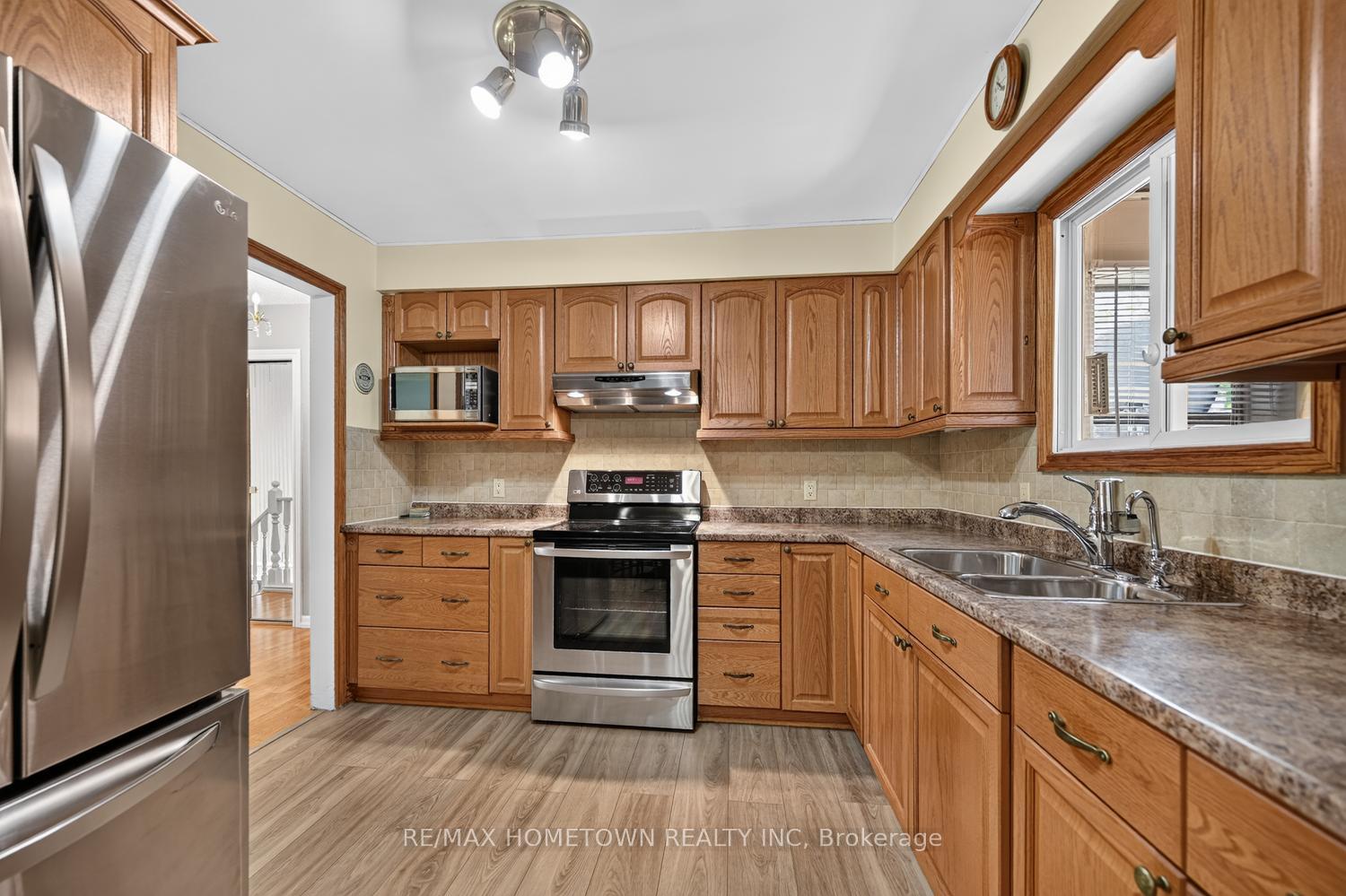 Photo 13 of 1362 Windsor Drive, Brockville, Brockville — HOMEH