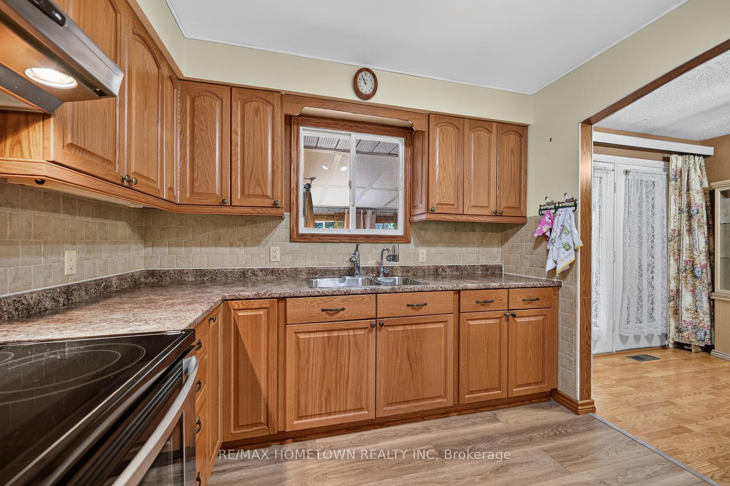 Photo 15 of 1362 Windsor Drive, Brockville, Brockville — HOMEH