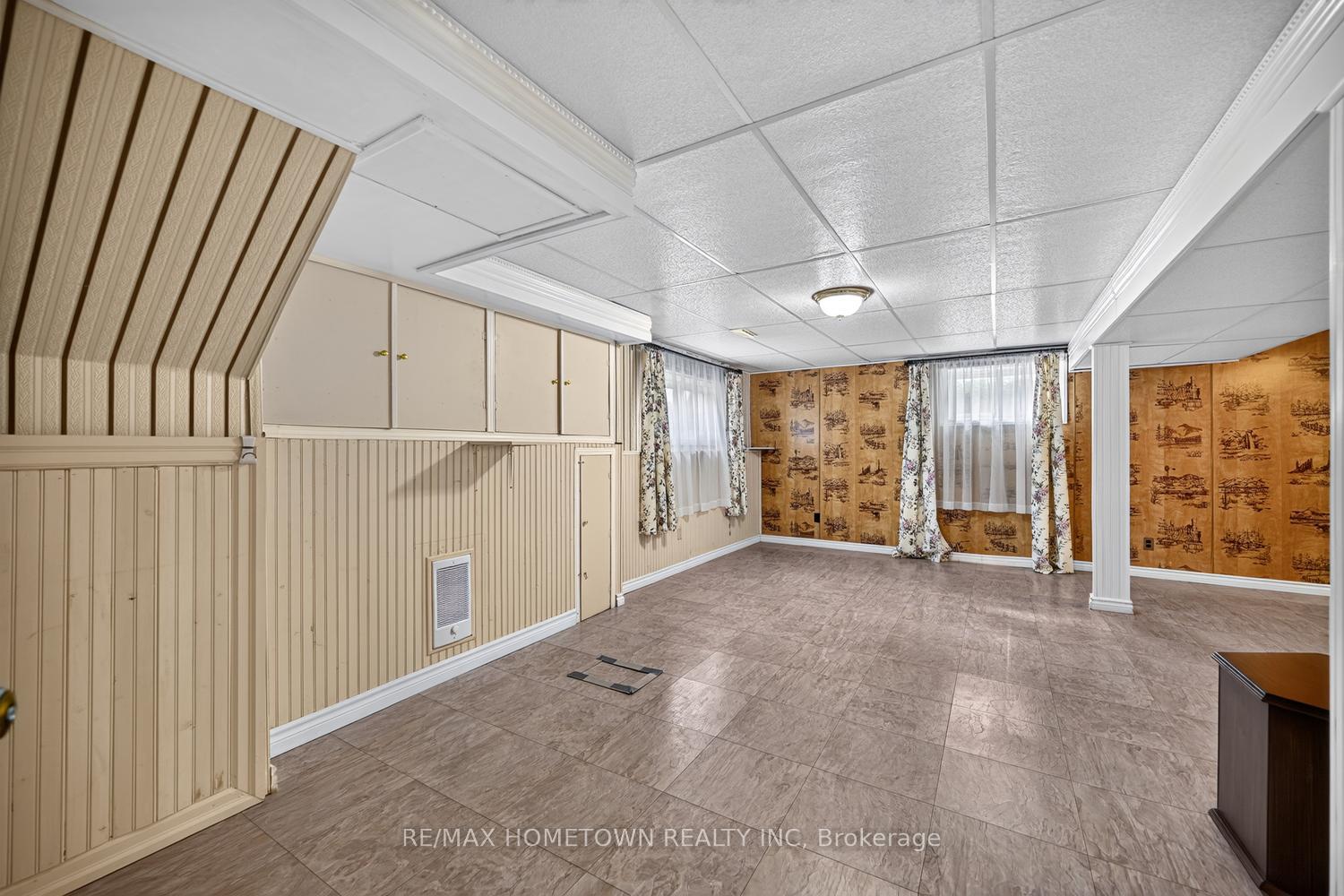 Photo 25 of 1362 Windsor Drive, Brockville, Brockville — HOMEH