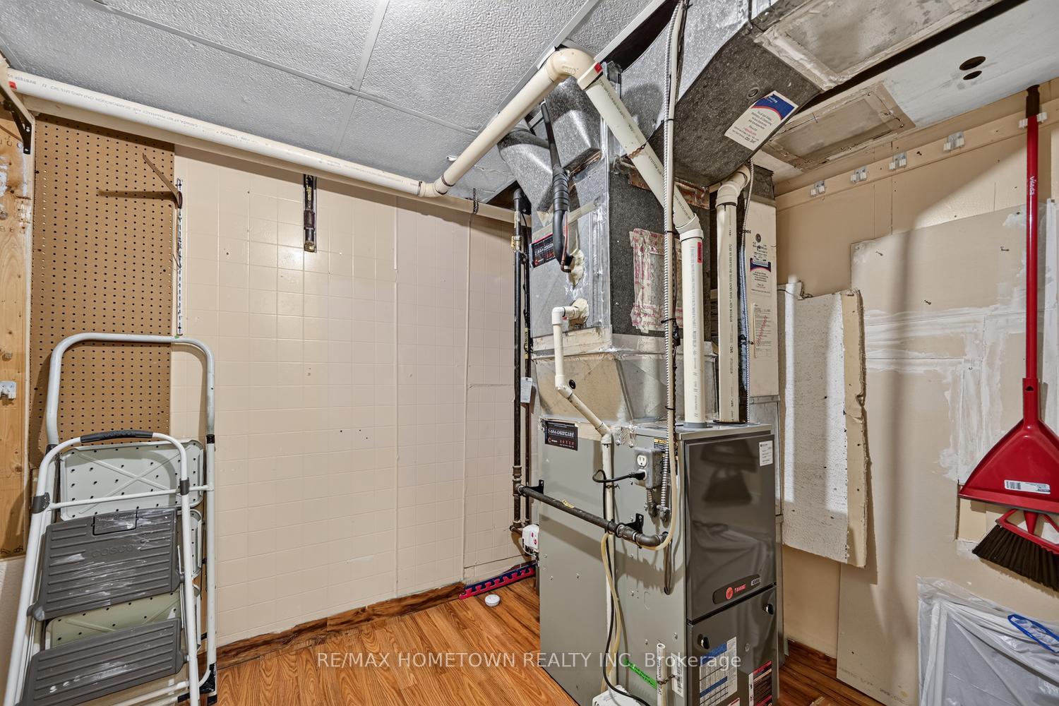 Photo 32 of 1362 Windsor Drive, Brockville, Brockville — HOMEH