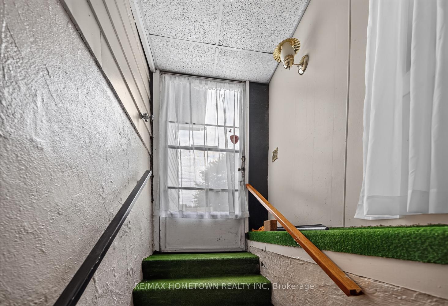 Photo 33 of 1362 Windsor Drive, Brockville, Brockville — HOMEH