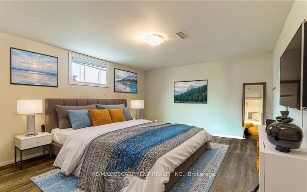Photo 3 of Unit 2, 609 Mohawk Road E, Hamilton, Macassa — HOMEH