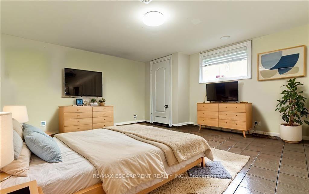 Photo 4 of Unit 2, 609 Mohawk Road E, Hamilton, Macassa — HOMEH