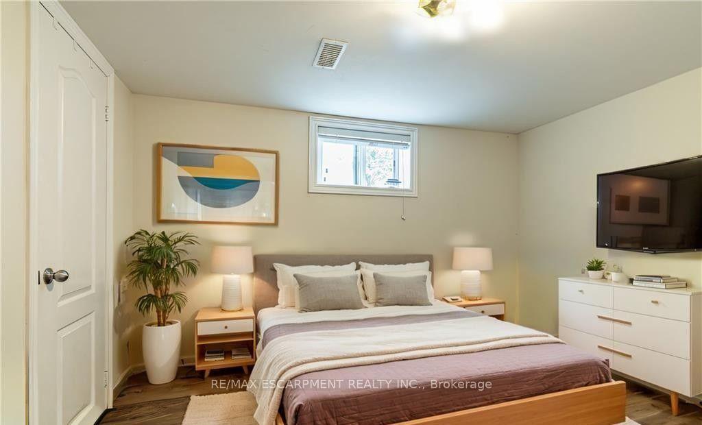 Photo 5 of Unit 2, 609 Mohawk Road E, Hamilton, Macassa — HOMEH