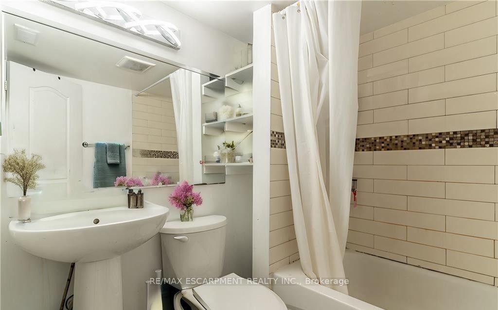 Photo 6 of Unit 2, 609 Mohawk Road E, Hamilton, Macassa — HOMEH