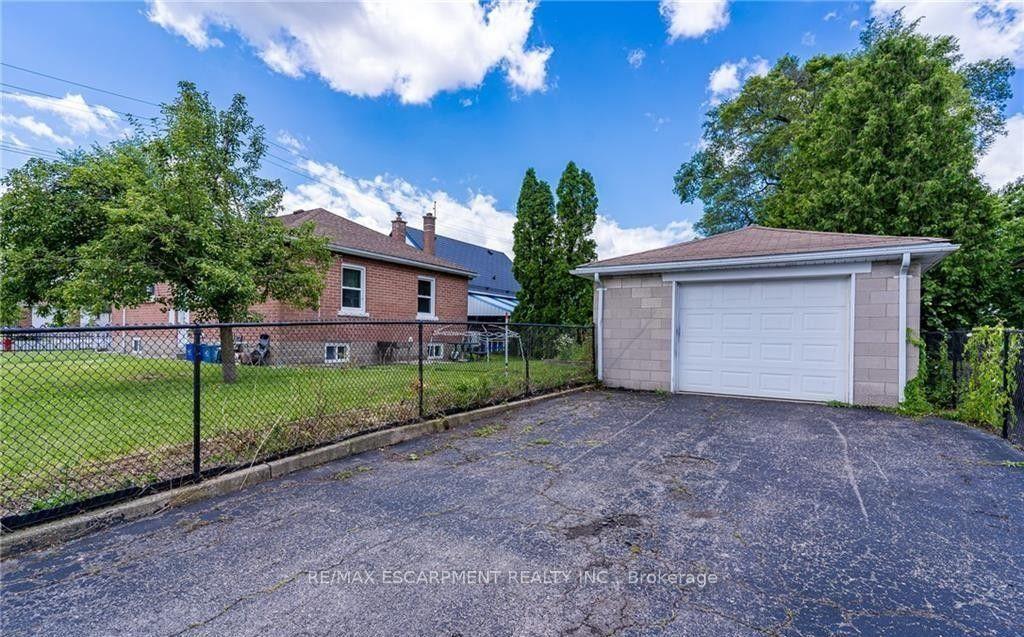 Photo 7 of Unit 2, 609 Mohawk Road E, Hamilton, Macassa — HOMEH