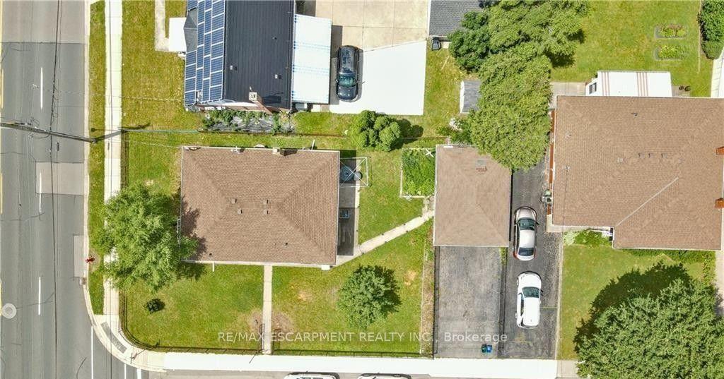 Photo 11 of Unit 2, 609 Mohawk Road E, Hamilton, Macassa — HOMEH