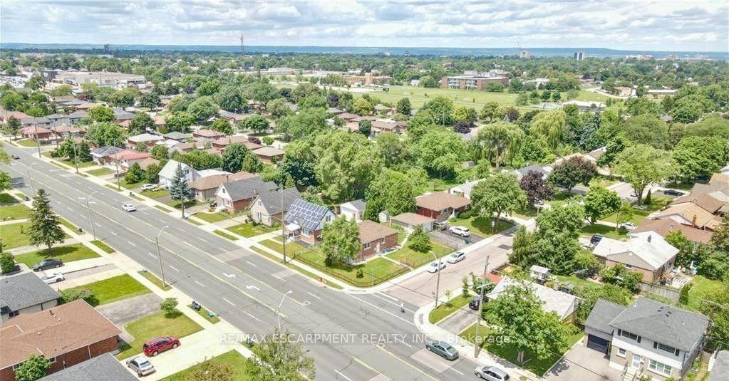 Photo 13 of Unit 2, 609 Mohawk Road E, Hamilton, Macassa — HOMEH