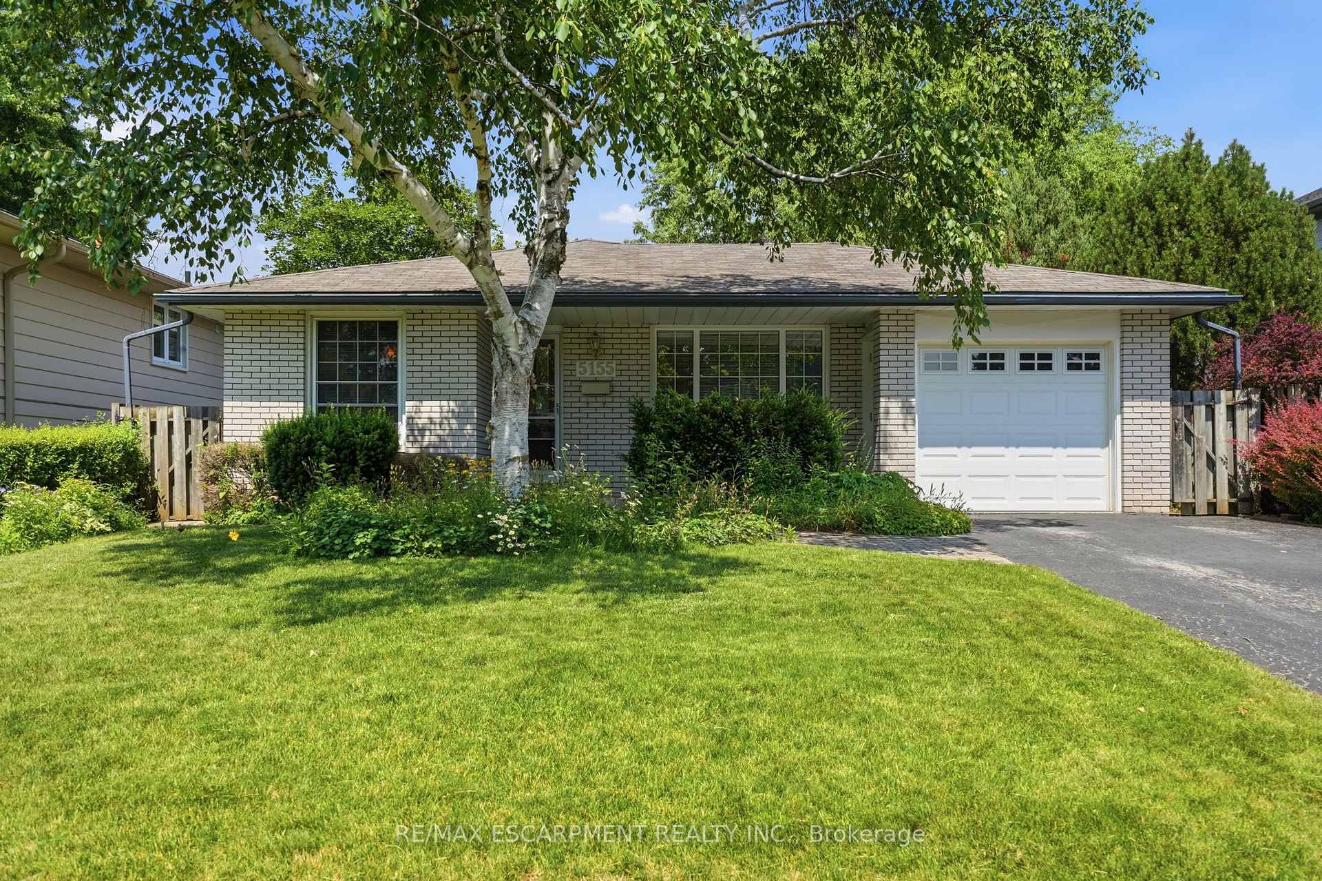 Front of 5155 Idlewood Crescent