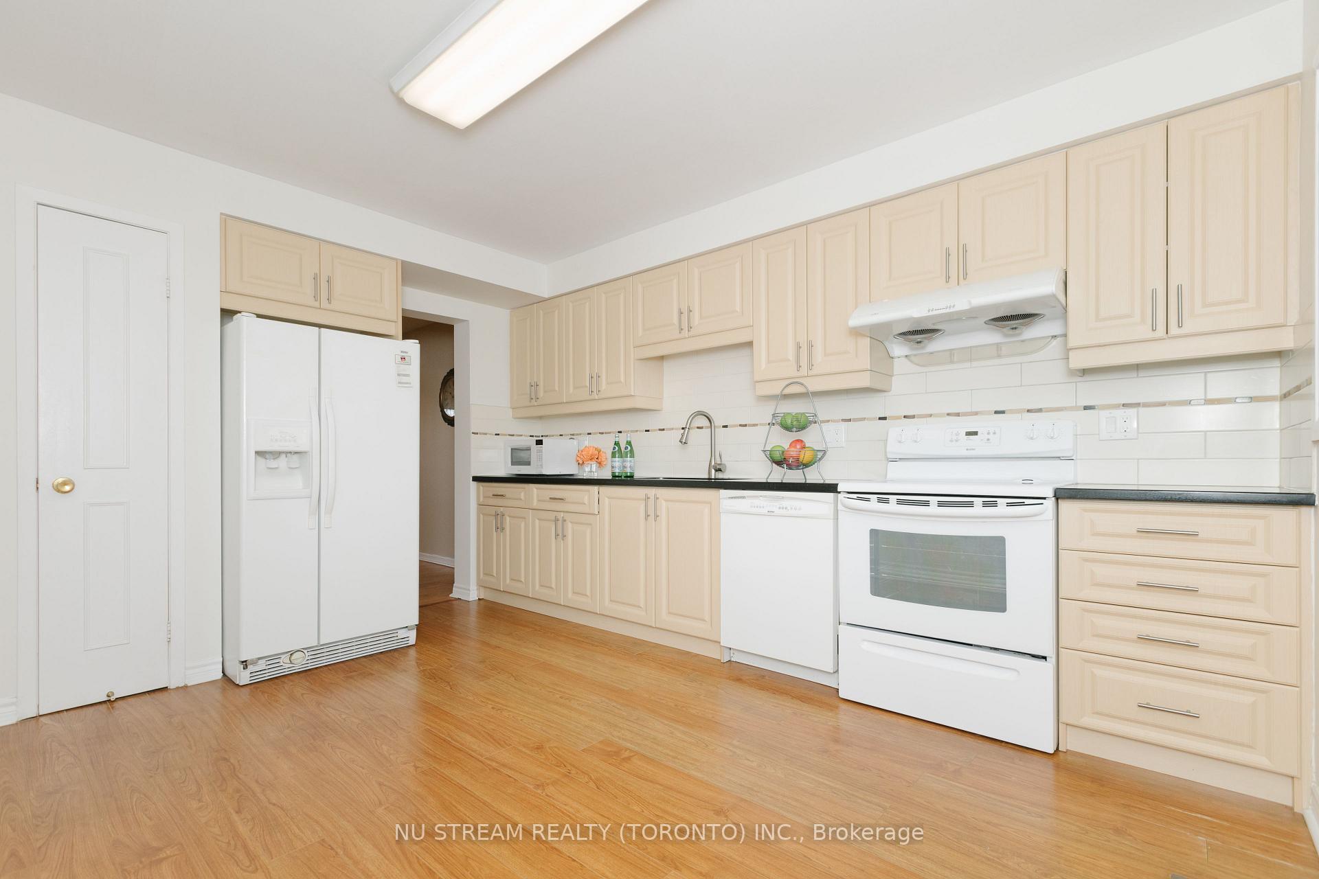 Photo 2 of 57 Gypsy Roseway, North York, Willowdale East — HOMEH