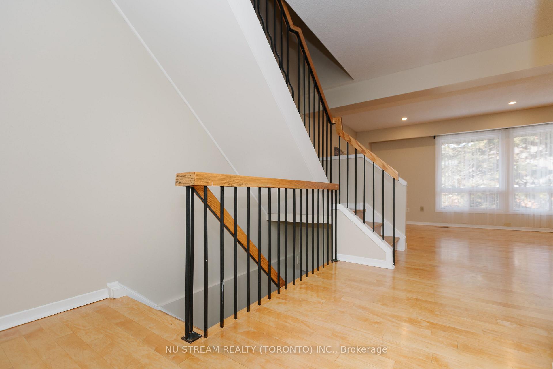 Photo 4 of 57 Gypsy Roseway, North York, Willowdale East — HOMEH