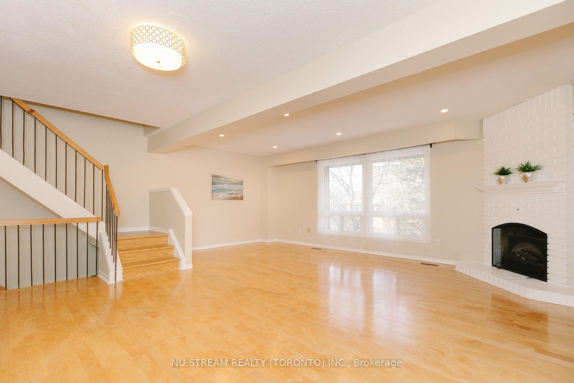 Photo 6 of 57 Gypsy Roseway, North York, Willowdale East — HOMEH
