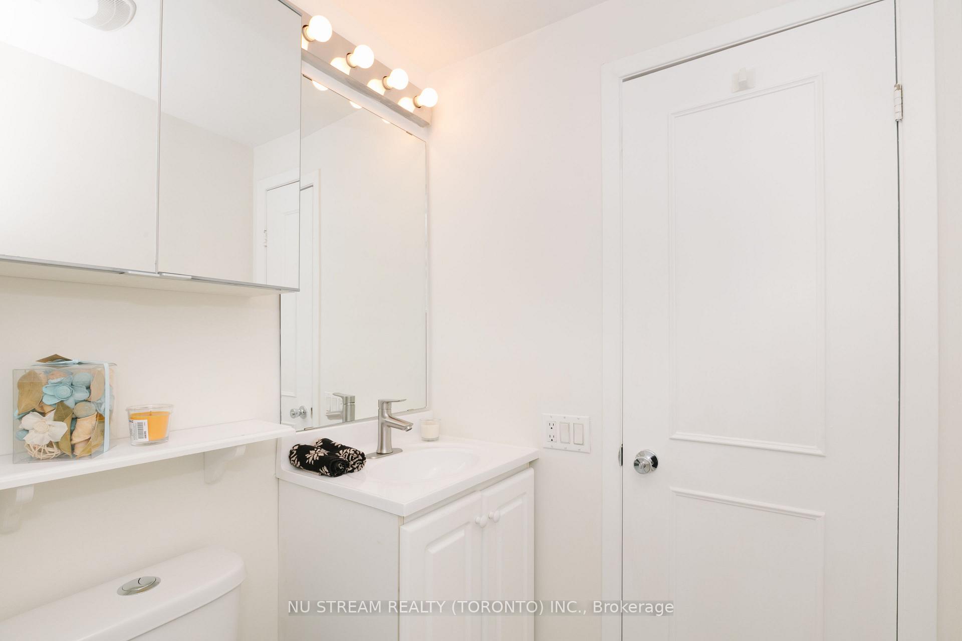 Photo 10 of 57 Gypsy Roseway, North York, Willowdale East — HOMEH