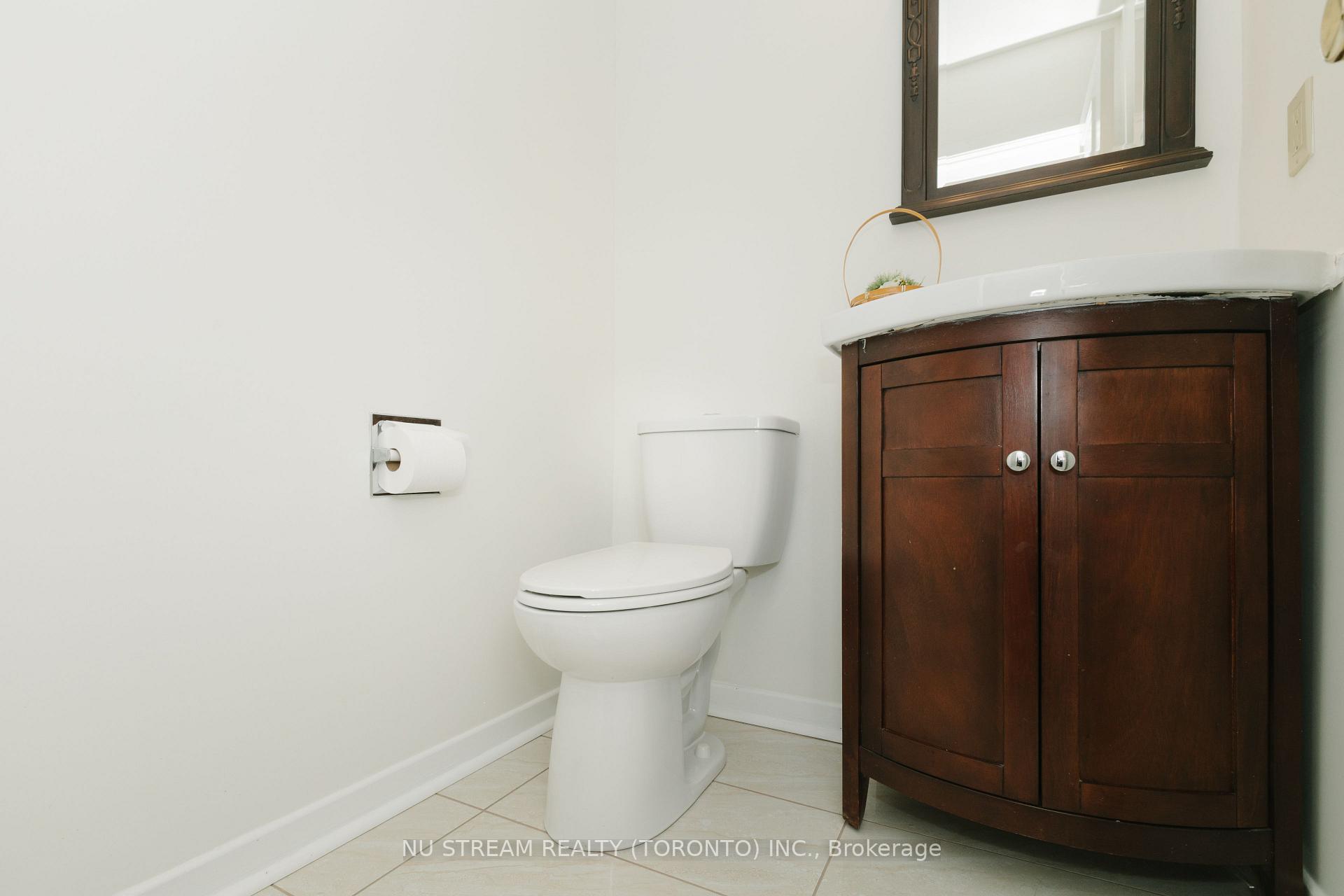 Photo 11 of 57 Gypsy Roseway, North York, Willowdale East — HOMEH