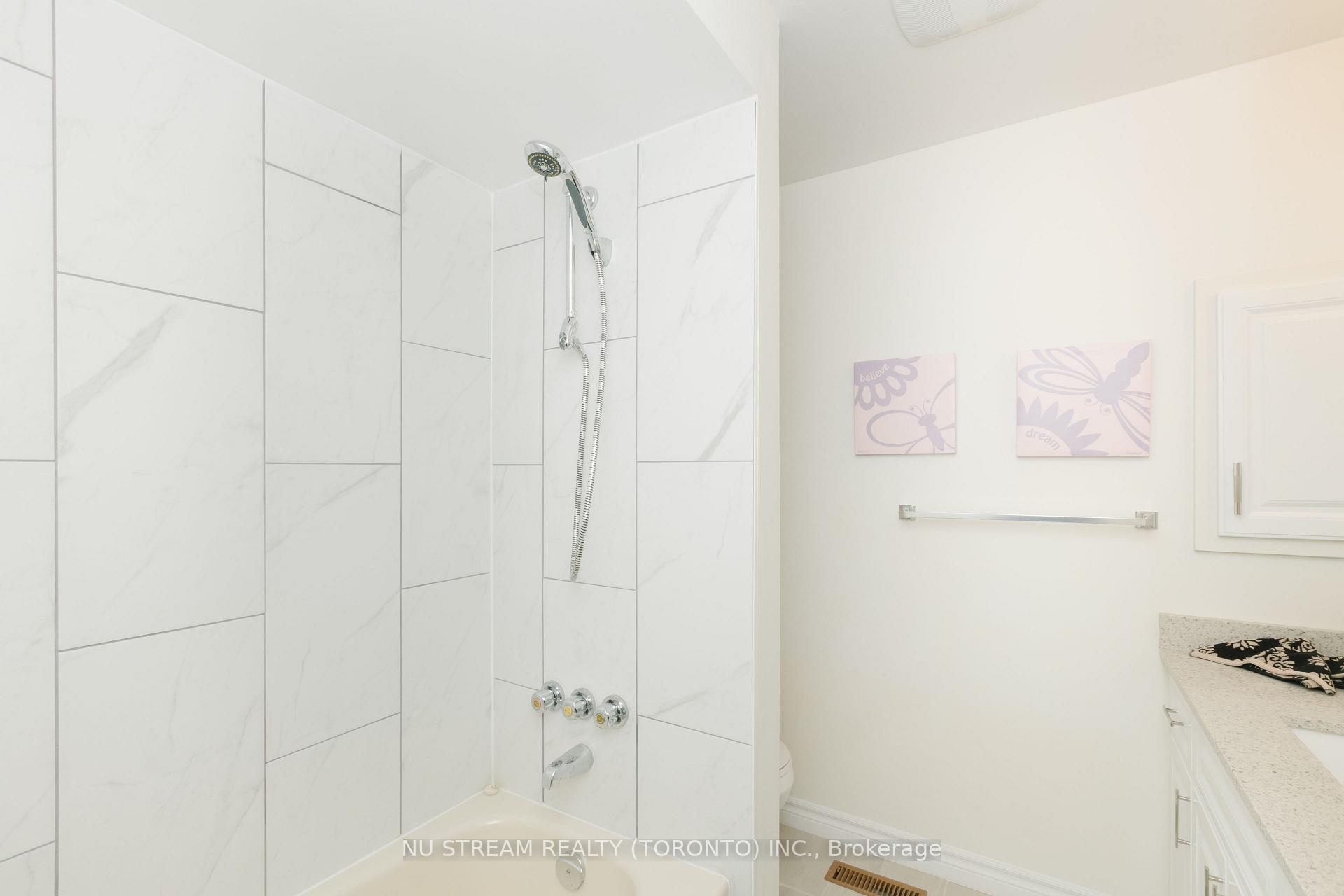 Photo 12 of 57 Gypsy Roseway, North York, Willowdale East — HOMEH