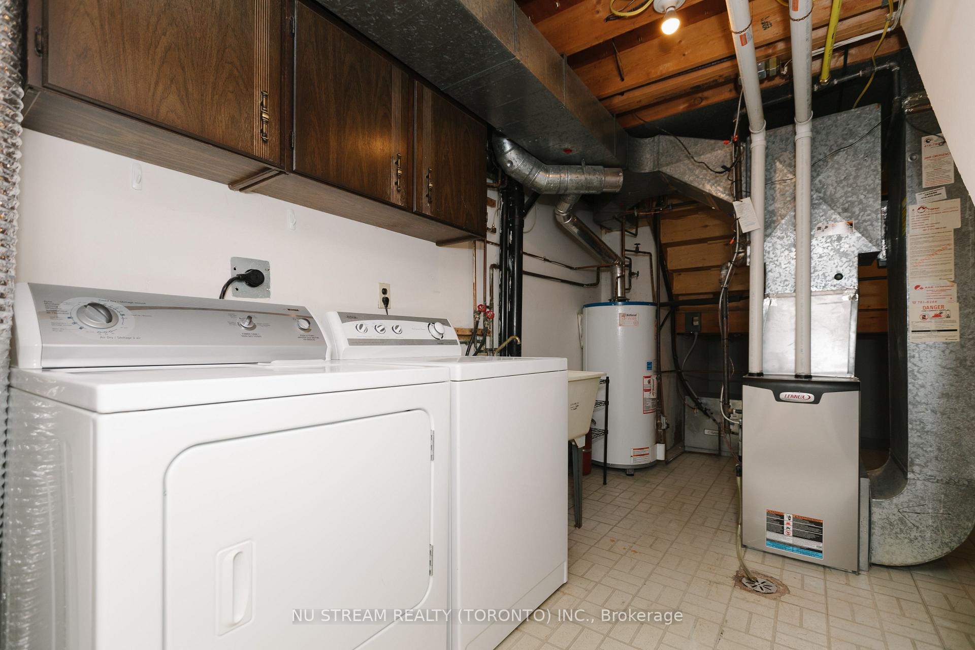 Photo 15 of 57 Gypsy Roseway, North York, Willowdale East — HOMEH