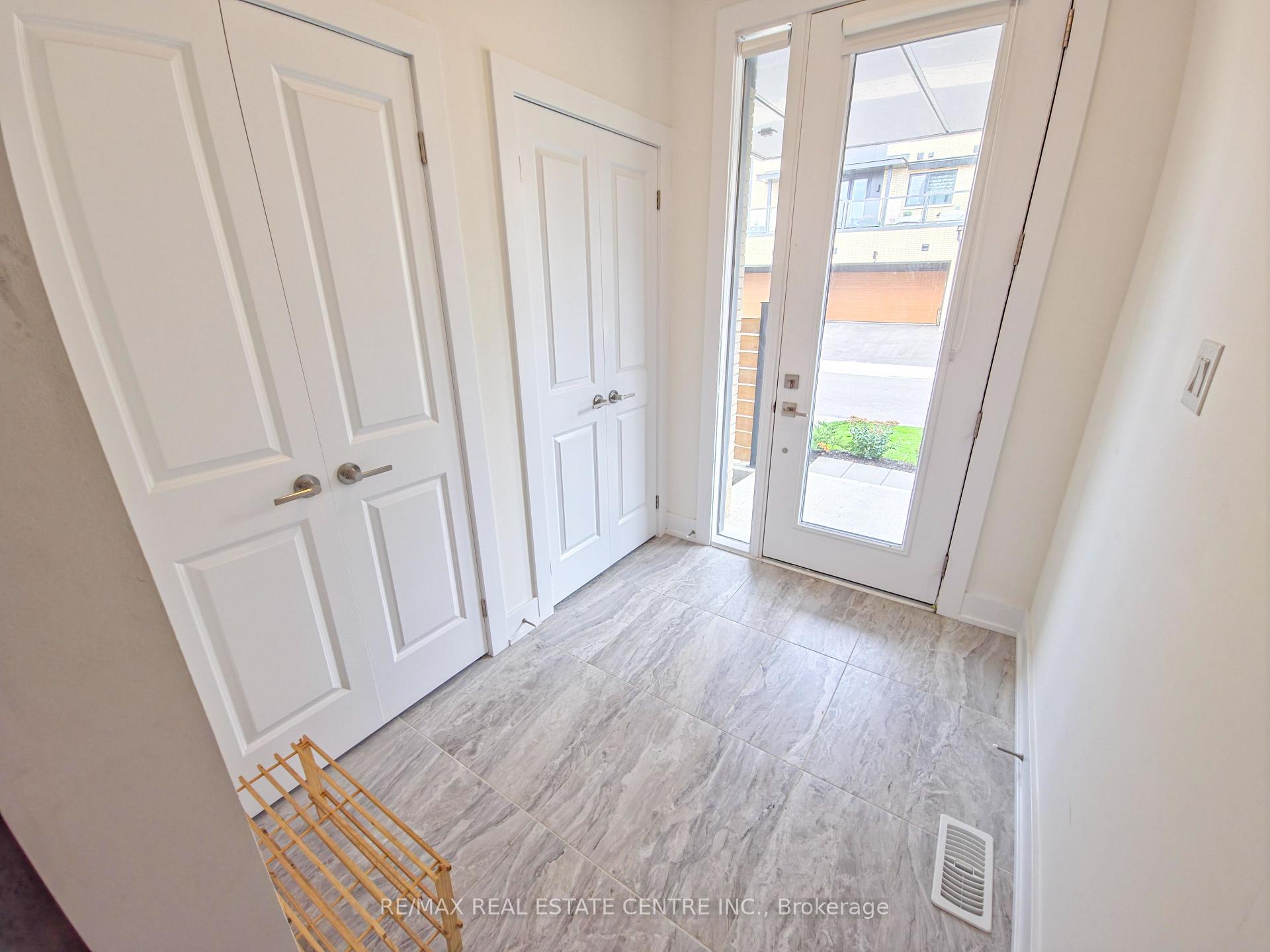 Photo 4 of Unit 66, 2273 Turnberry Drive, Burlington, Rose — HOMEH