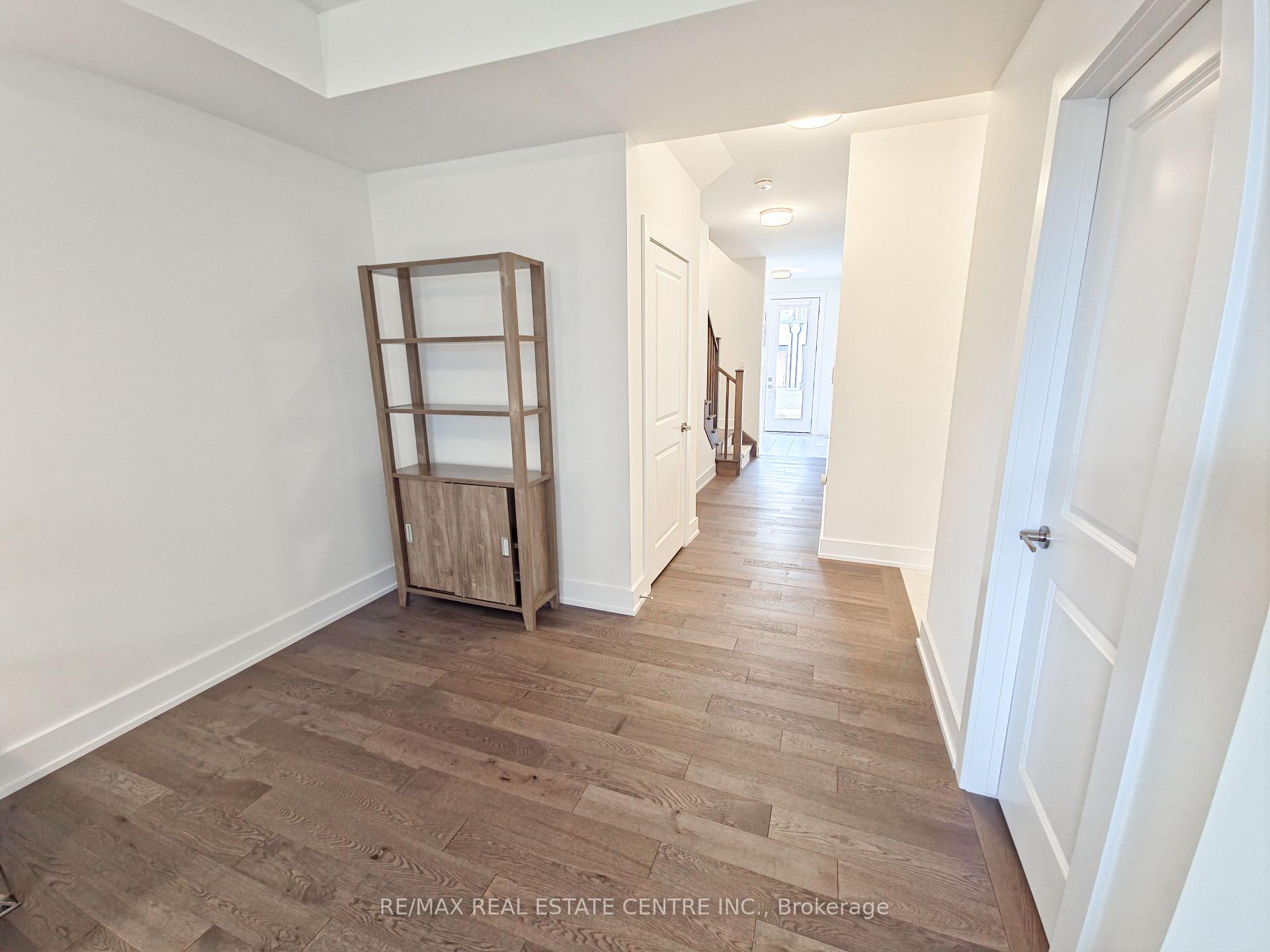 Photo 6 of Unit 66, 2273 Turnberry Drive, Burlington, Rose — HOMEH