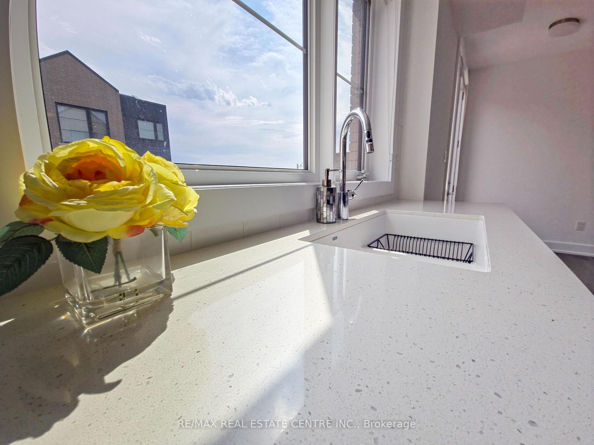 Photo 17 of Unit 66, 2273 Turnberry Drive, Burlington, Rose — HOMEH