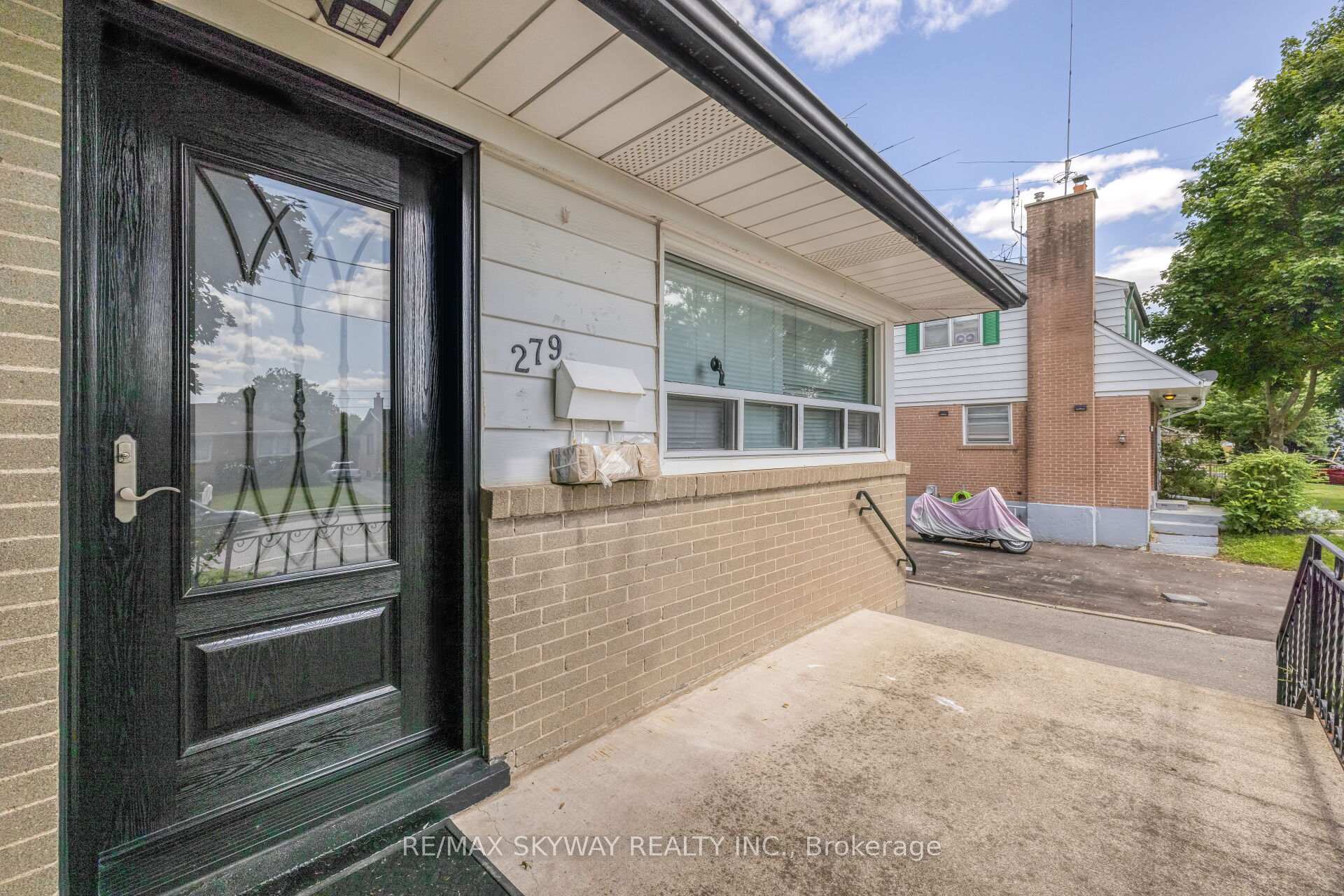 Photo 6 of Unit Upper, 279 Elmwood Crescent, Milton, Old Milton — HOMEH