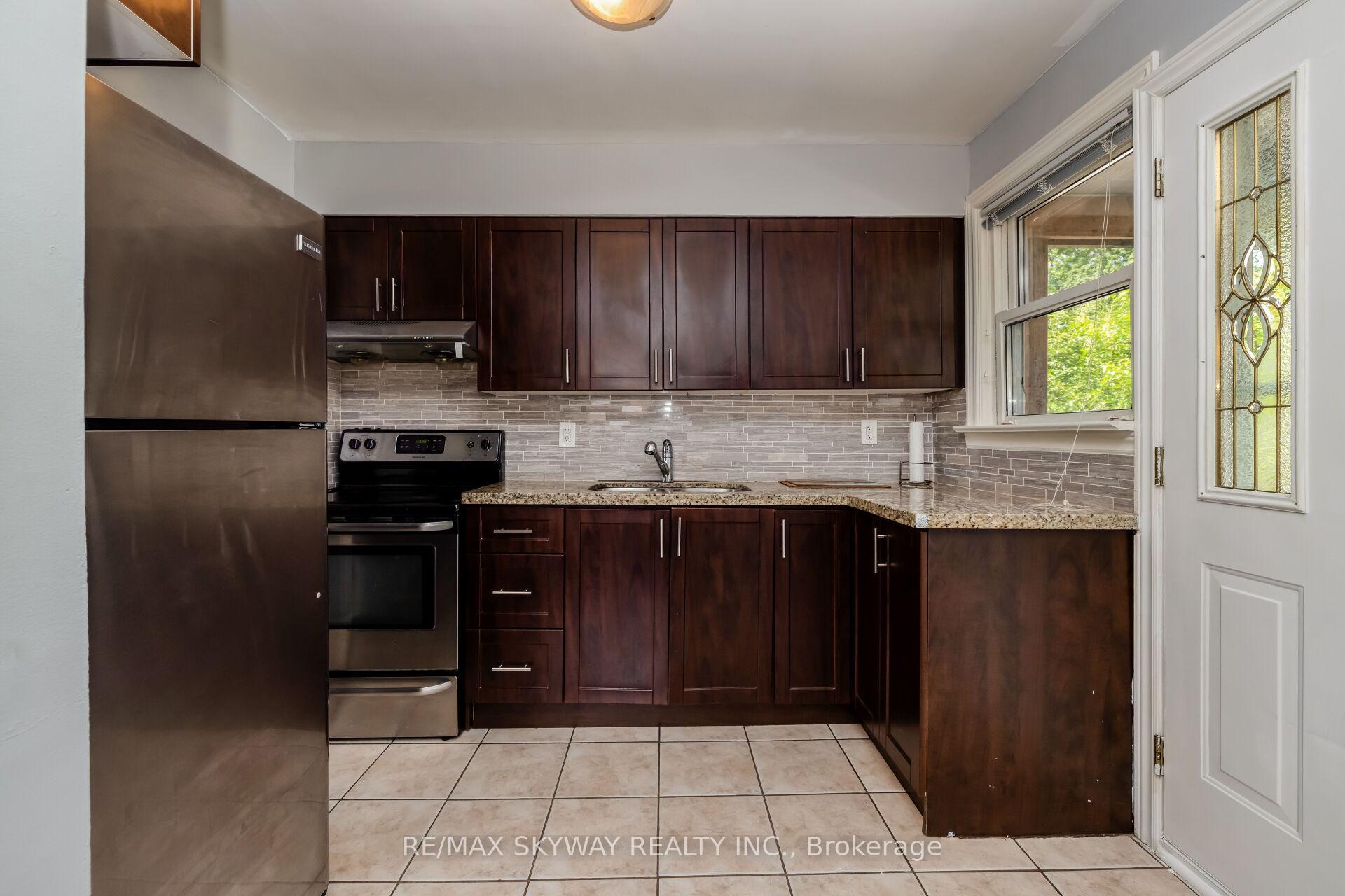 Photo 13 of Unit Upper, 279 Elmwood Crescent, Milton, Old Milton — HOMEH