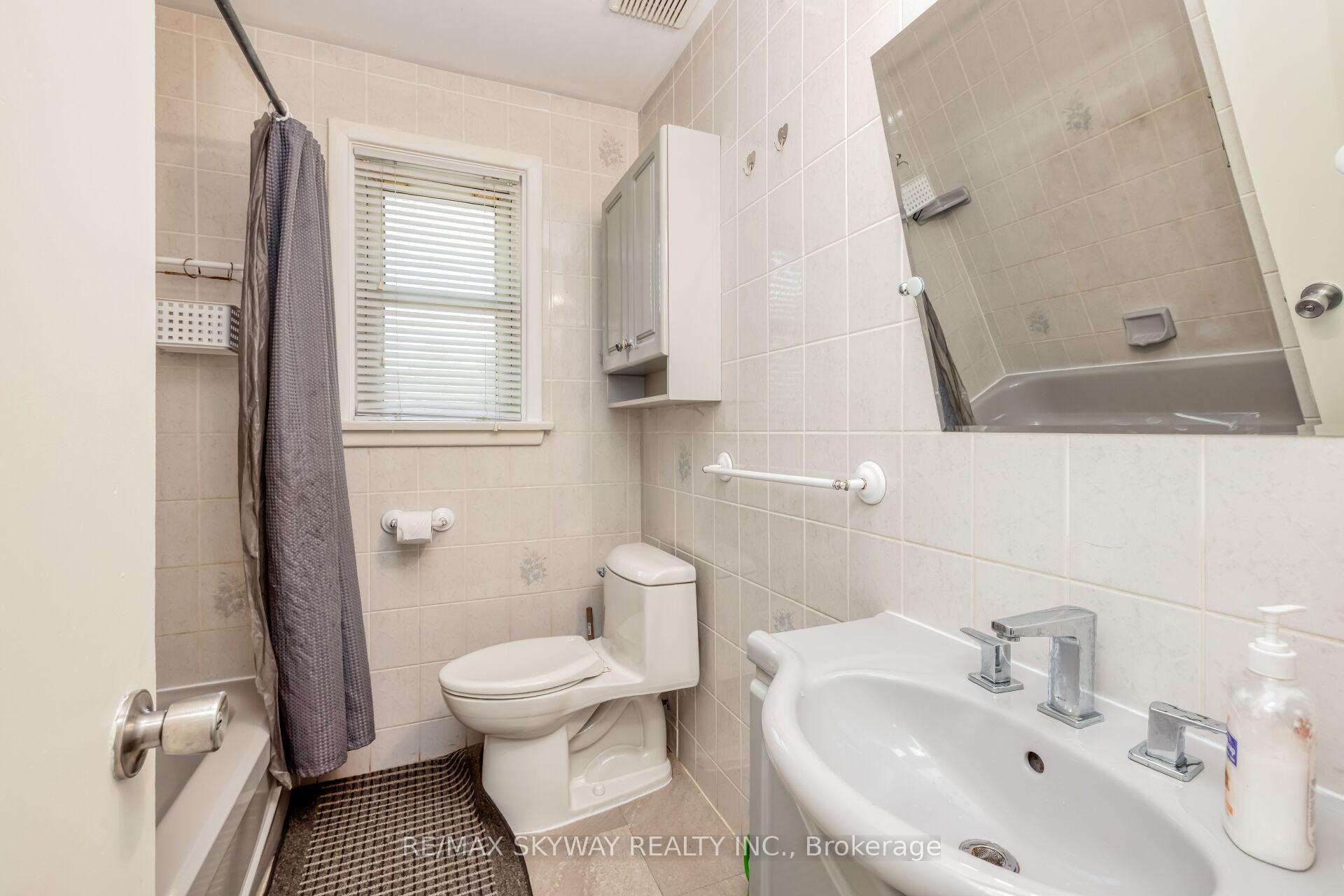 Photo 22 of Unit Upper, 279 Elmwood Crescent, Milton, Old Milton — HOMEH