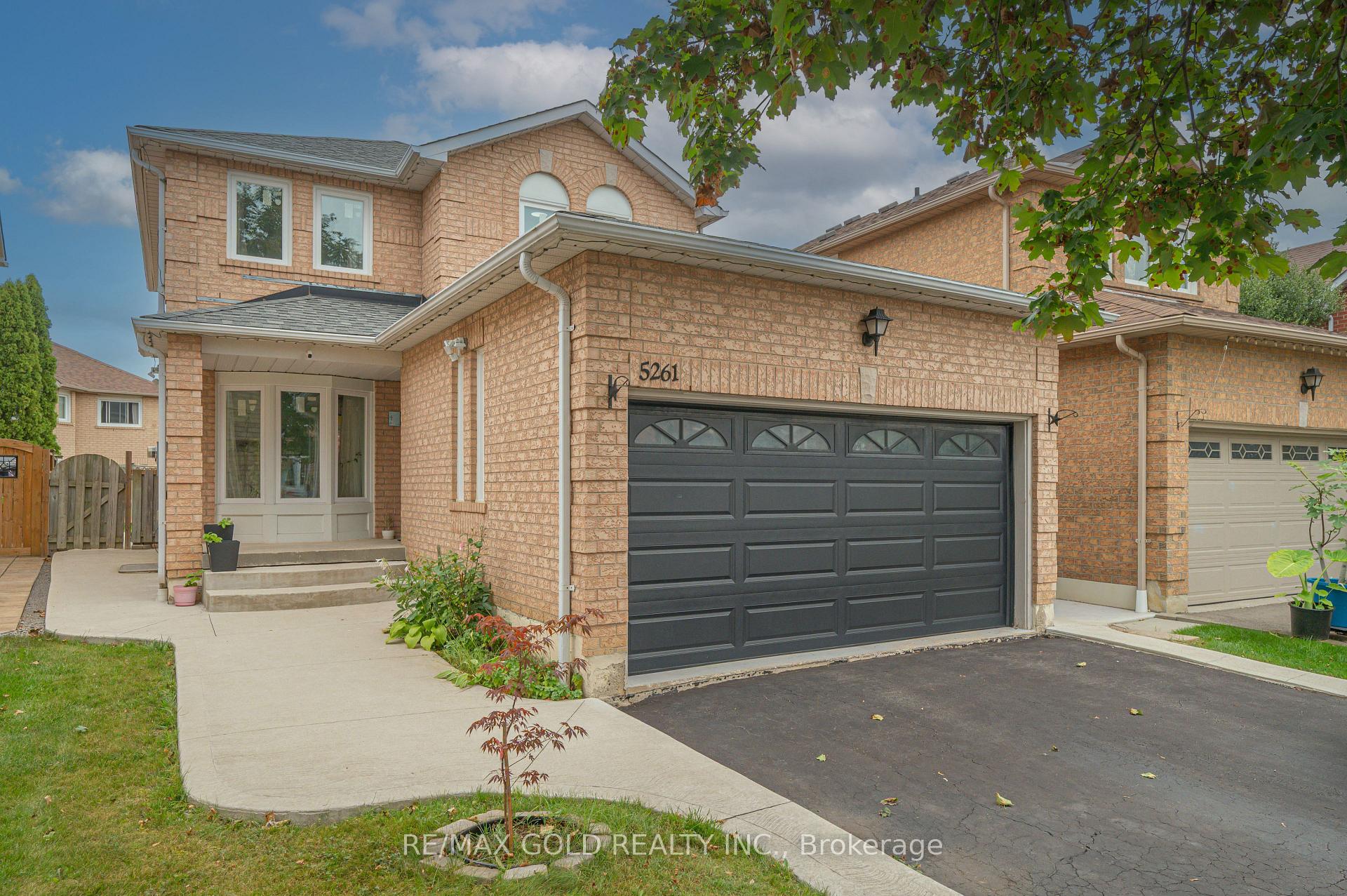 Front of 5261 River Forest Court