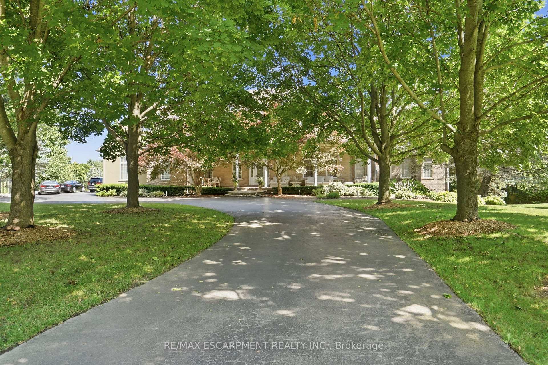 Photo 2 of 11 Palomino Drive, Hamilton, Rural Flamborough — HOMEH
