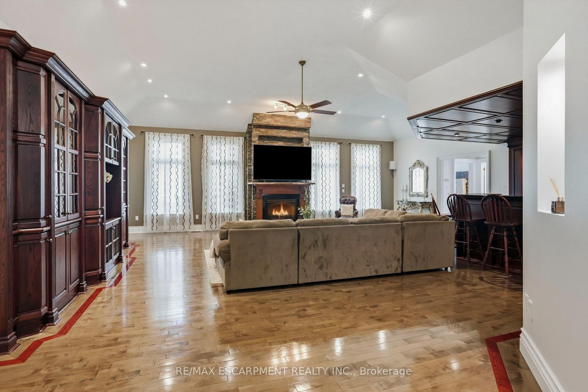 Photo 7 of 11 Palomino Drive, Hamilton, Rural Flamborough — HOMEH