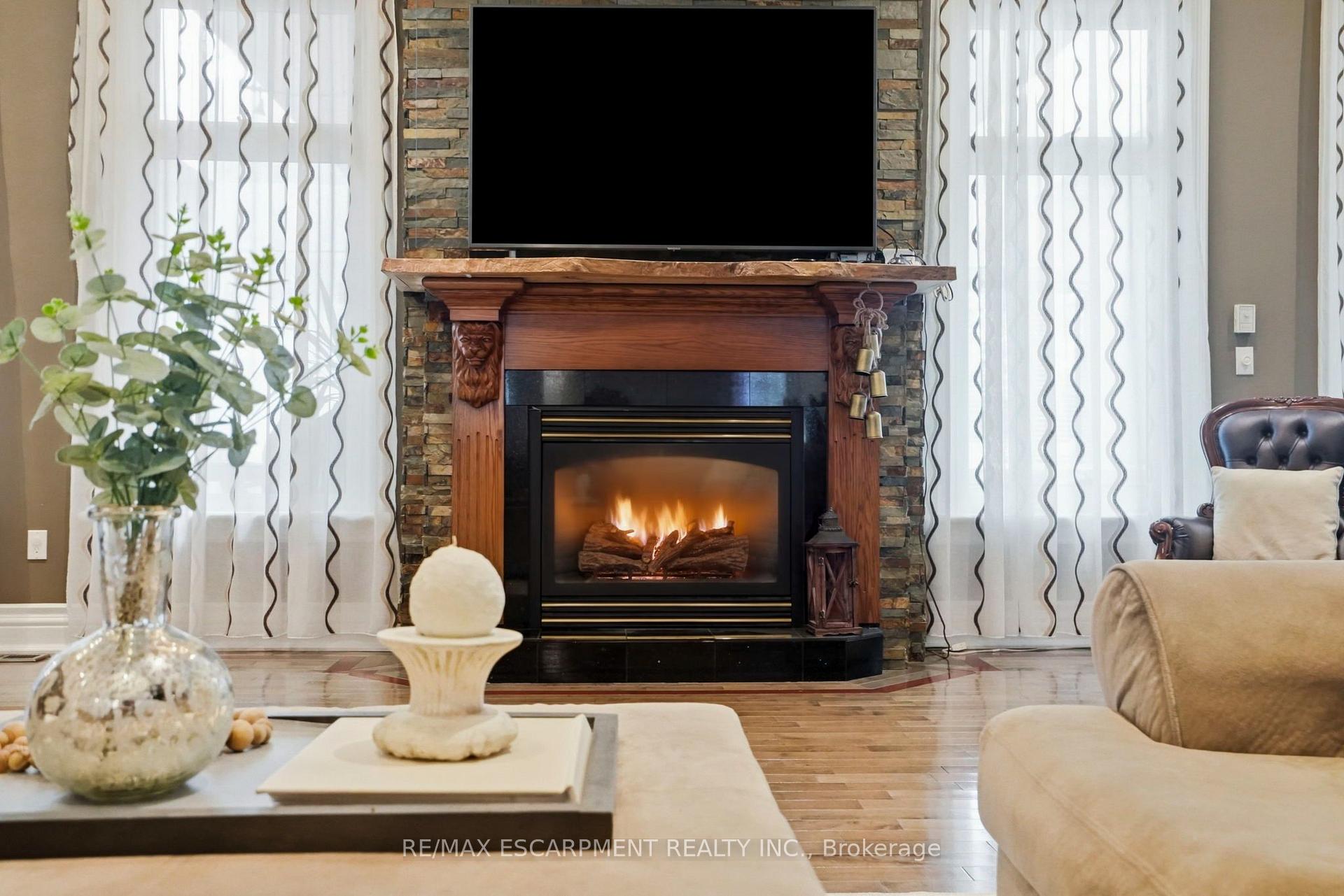 Photo 9 of 11 Palomino Drive, Hamilton, Rural Flamborough — HOMEH