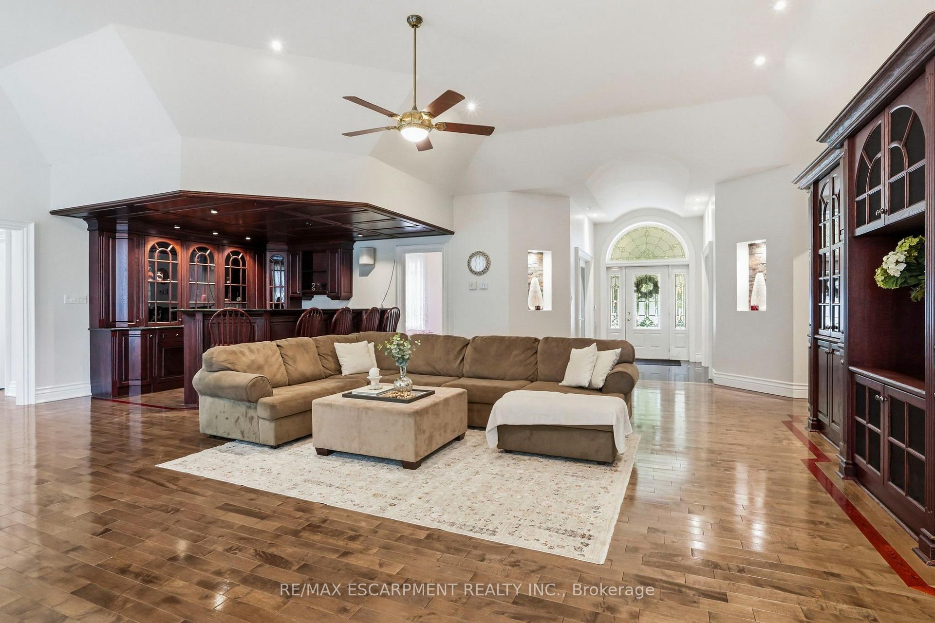 Photo 10 of 11 Palomino Drive, Hamilton, Rural Flamborough — HOMEH