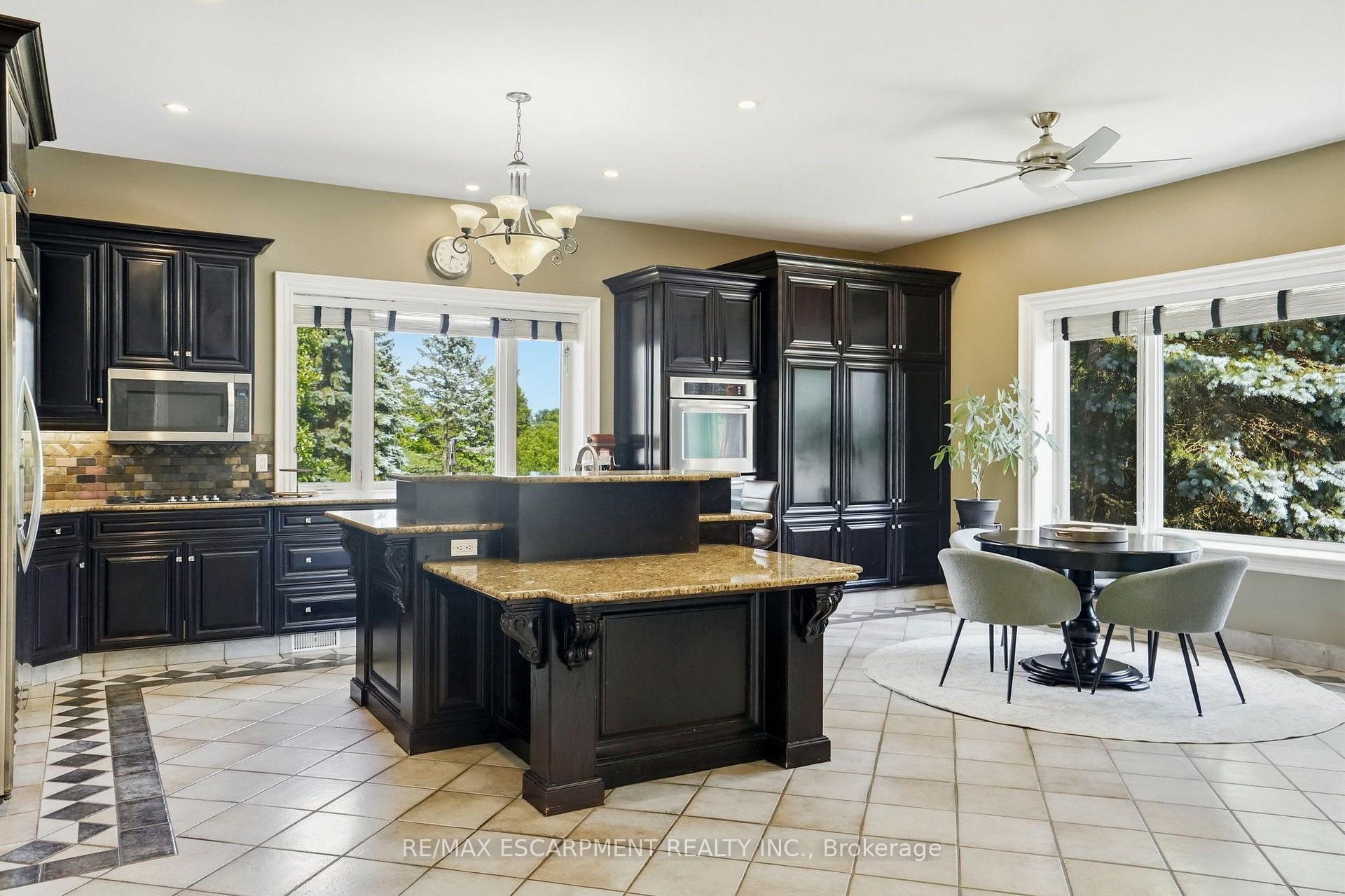 Photo 13 of 11 Palomino Drive, Hamilton, Rural Flamborough — HOMEH