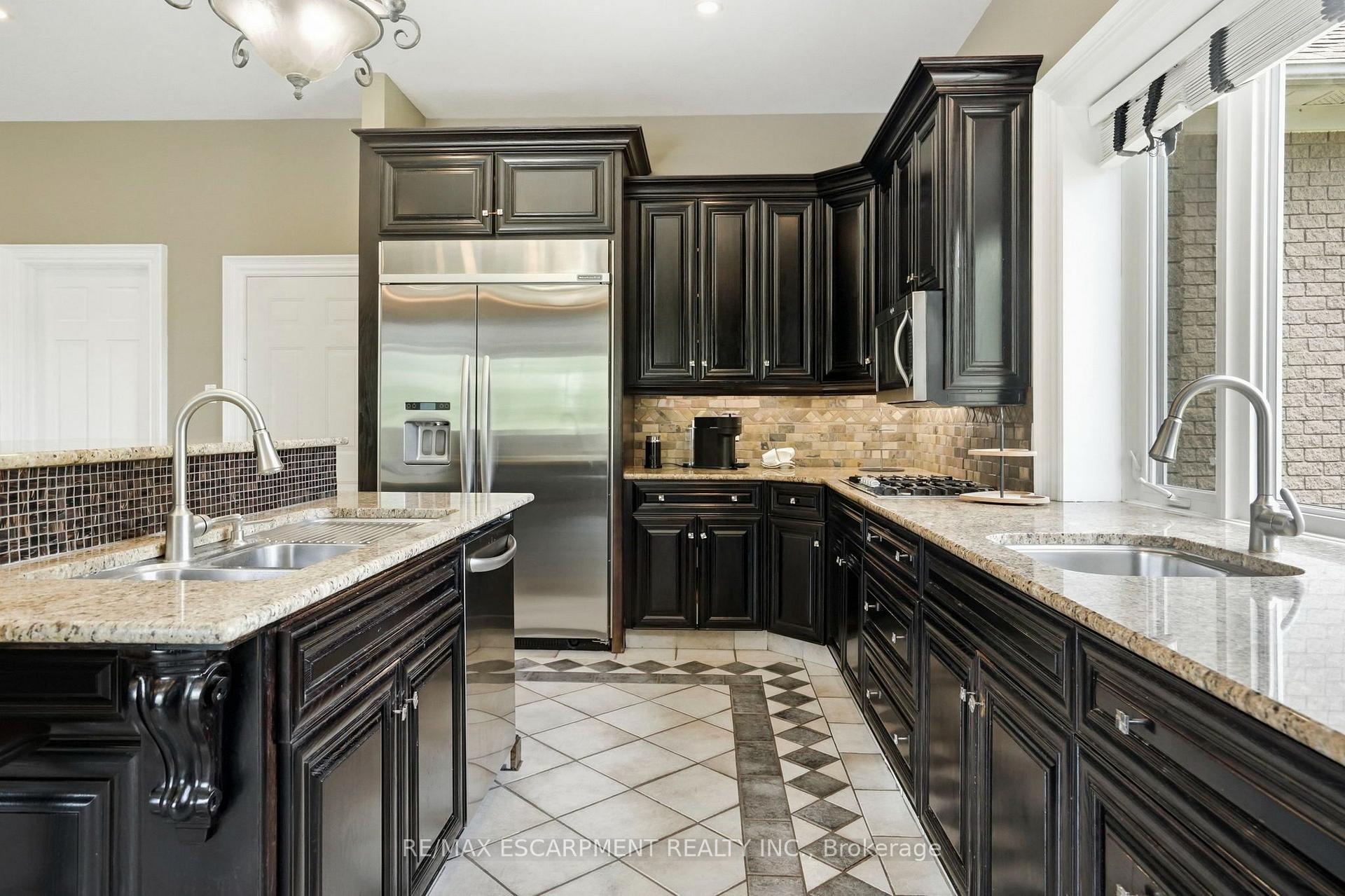 Photo 14 of 11 Palomino Drive, Hamilton, Rural Flamborough — HOMEH